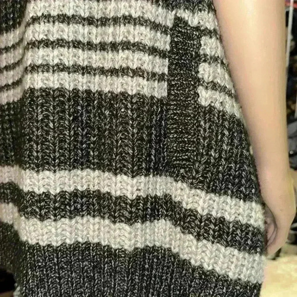 Victoria Secret women’s knitted sleeveless cardigan shawl sweater size M - Picture 8 of 15